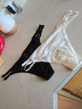 NWOT - Victoria's Secret Lace Thong